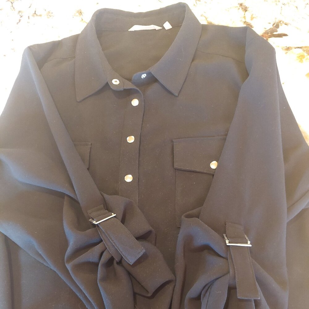BLACK SOFT SURROUNDINGS W SILVER SNAP FRONT RUCHED SLEEVE LIGHT LONG JACKET
